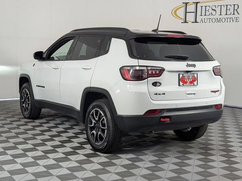 Used 2025 Jeep Compass Trailhawk AWD/4WD image 5