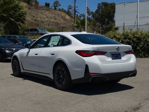 New 2026 BMW i4 eDrive40 w/ Parking Assistance Package RWD image 17
