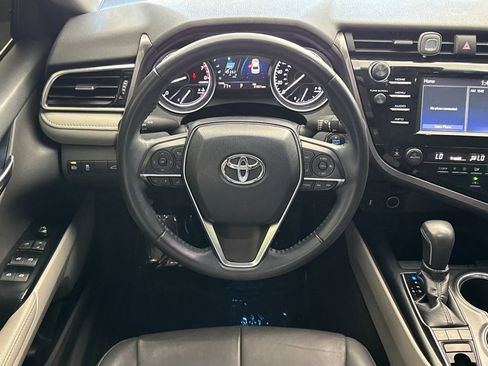 Used 2018 Toyota Camry XLE image 13