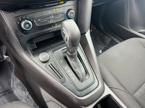 Used 2017 Ford Focus SE image 26