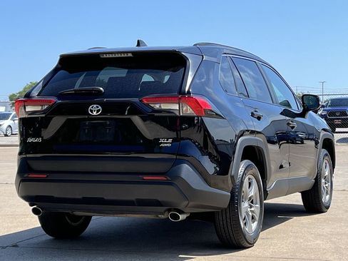 Used 2024 Toyota RAV4 XLE AWD/4WD image 4
