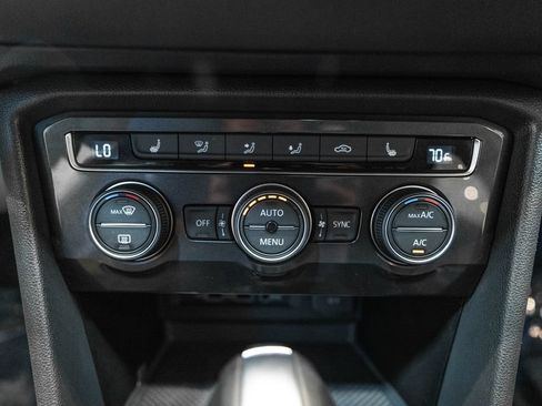 Used 2018 Volkswagen Tiguan SEL w/ 3rd Row Seat Package AWD/4WD image 27