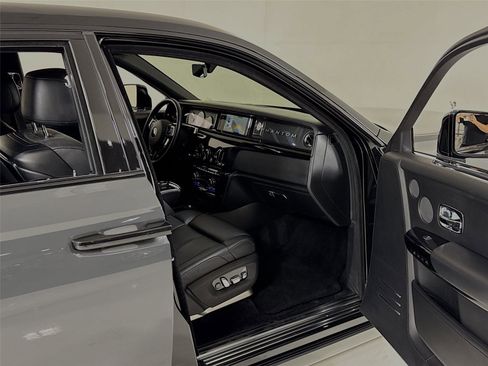 Used 2019 Rolls-Royce Phantom Sedan image 35