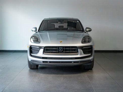 Certified 2026 Porsche Macan AWD/4WD image 10