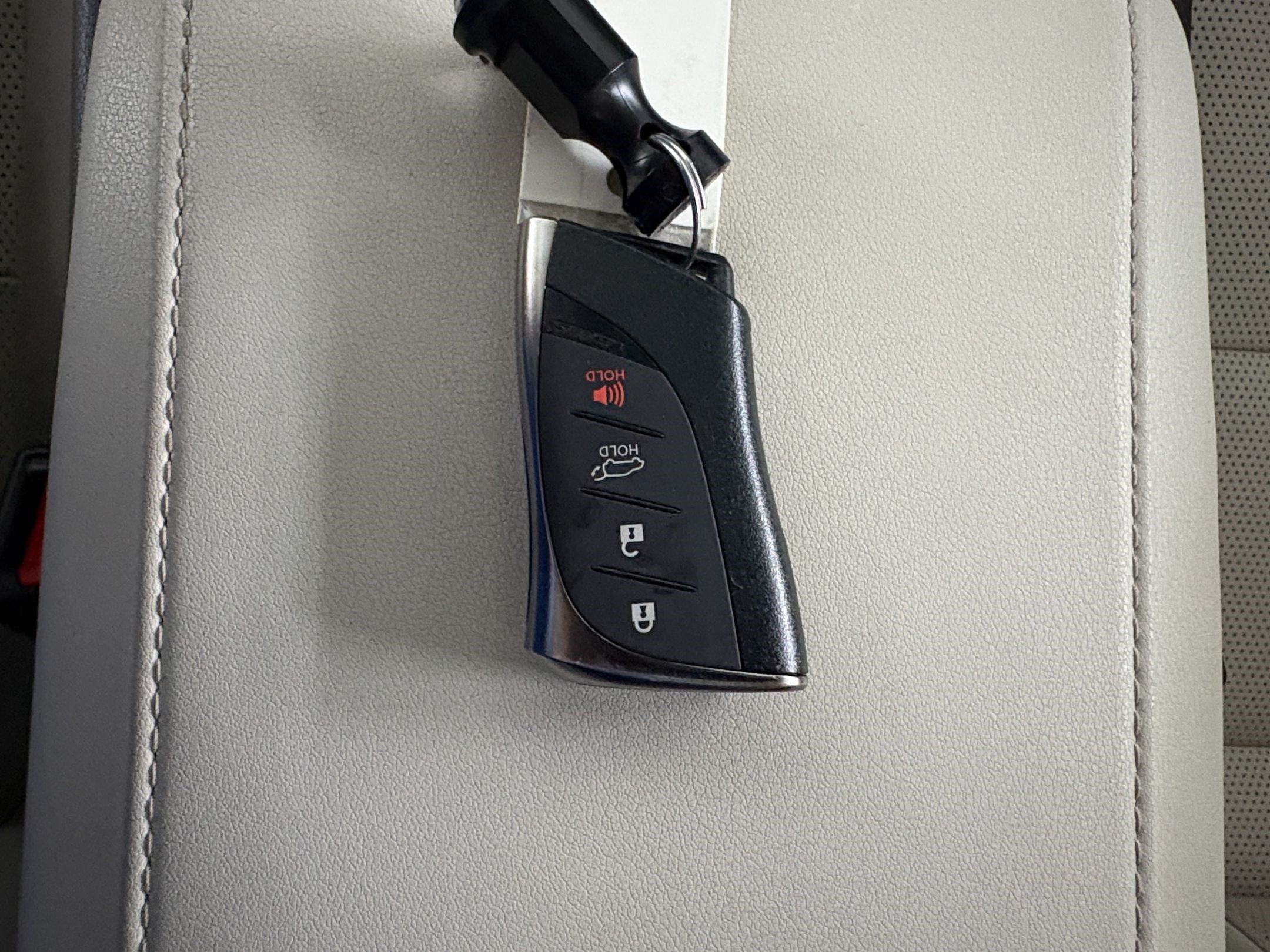 Used 2025 Lexus RX 450h AWD w/ Convenience Package image 33