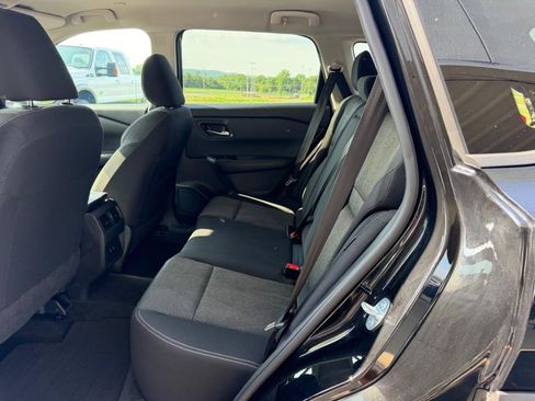 Used 2024 Nissan Rogue SV AWD/4WD image 10