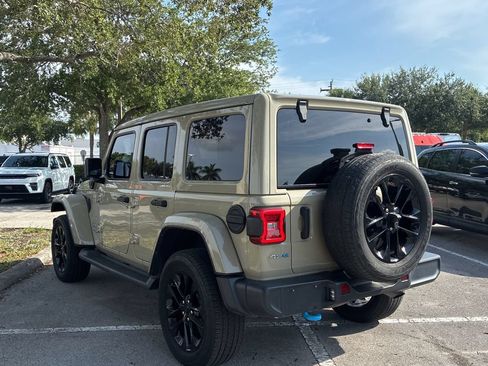 Used 2022 Jeep Wrangler Unlimited Sahara AWD/4WD image 5