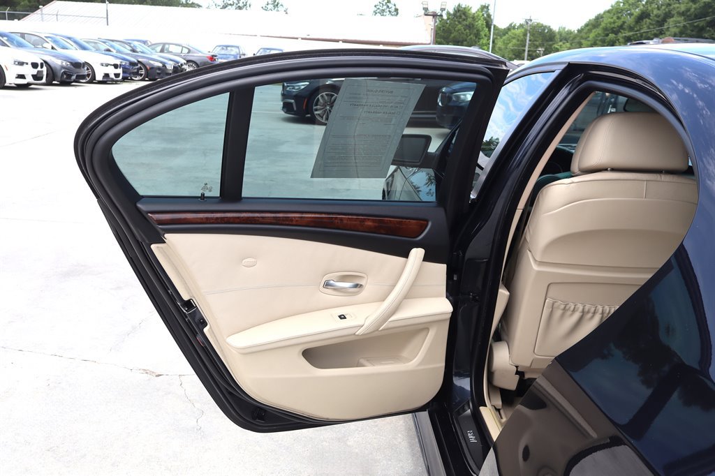 Used 2008 BMW 550i Sedan w/ Sport Pkg RWD image 32