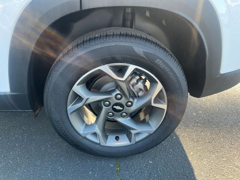 Used 2025 Chevrolet Trax LT image 30