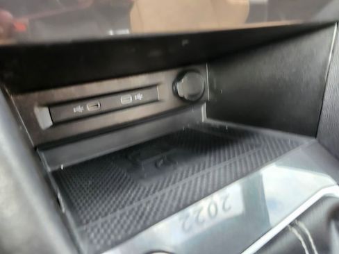 Certified 2022 Volkswagen Tiguan SE image 16