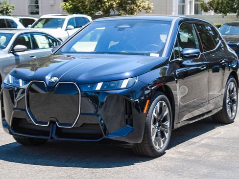 New 2026 BMW iX xDrive45 w/ M Sport Package AWD/4WD image 3