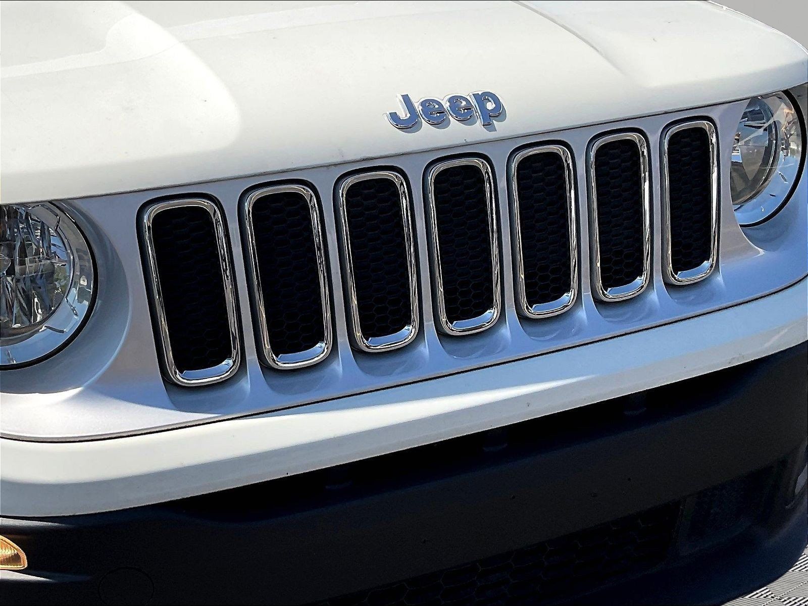 Used 2016 Jeep Renegade Limited AWD/4WD image 32