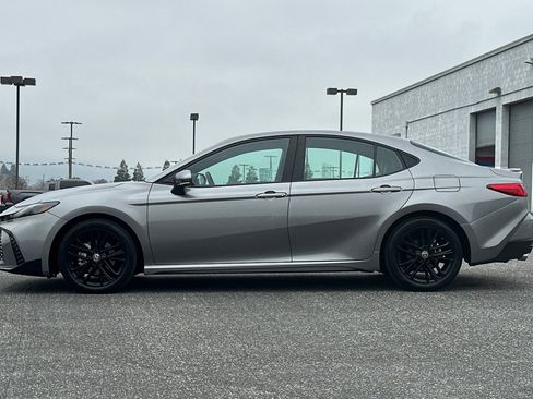 Used 2025 Toyota Camry SE image 7