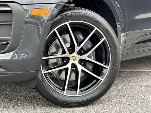 Certified 2026 Porsche Macan AWD/4WD image 6