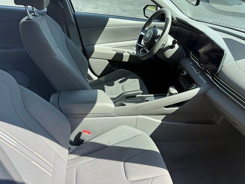 Used 2024 Hyundai Elantra SEL FWD image 20