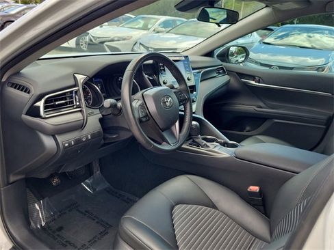 Used 2024 Toyota Camry SE image 9