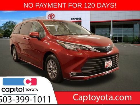 Used 2023 Toyota Sienna XLE image 1