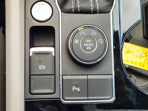 Certified 2023 Volkswagen Atlas SE w/ Panoramic Sunroof Package image 24