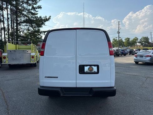 Used 2019 Chevrolet Express 2500 image 29