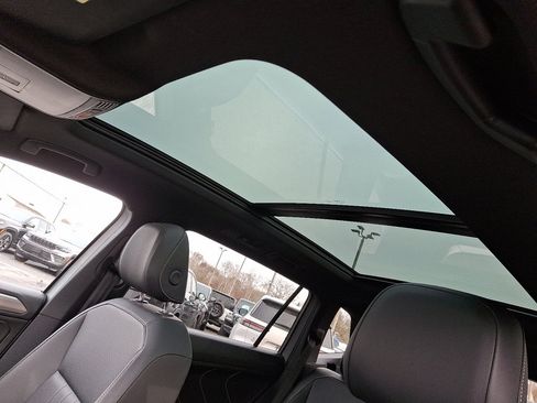 Used 2023 Volkswagen Tiguan SE R-Line image 31