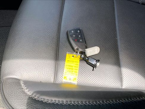 Used 2025 GMC Yukon XL Denali AWD/4WD image 14