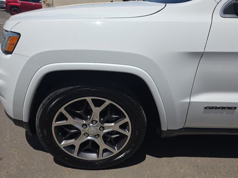 Used 2018 Jeep Grand Cherokee Limited AWD/4WD image 9