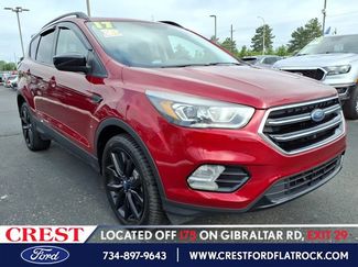 Used 2017 Ford Escape SE w/ SE Sport Appearance Package AWD/4WD video 1