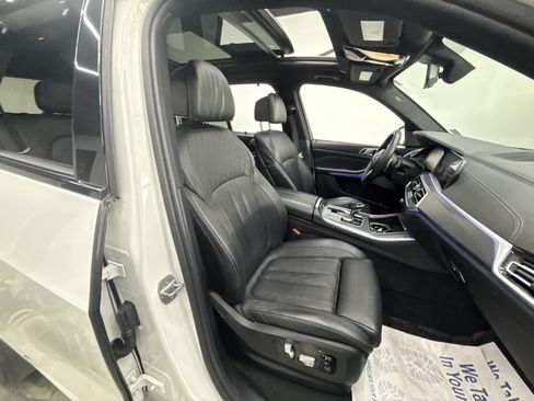 Used 2020 BMW X5 M50i AWD/4WD image 21