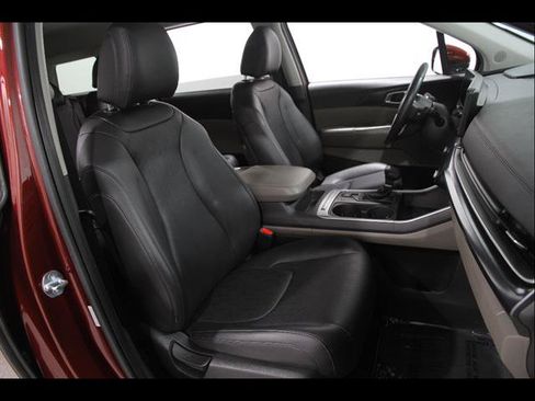 Used 2025 Kia Carnival FWD image 17