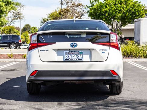 Used 2019 Toyota Prius L Eco w/ Carpet Mat Package FWD image 9
