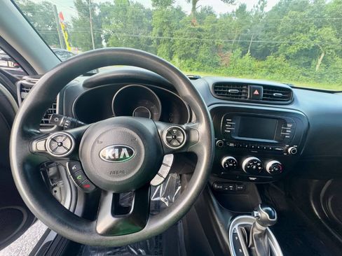 Used 2018 Kia Soul FWD image 14