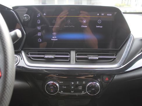 Used 2025 Chevrolet Trax RS FWD image 18