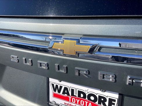 Used 2023 Chevrolet Suburban Premier image 10