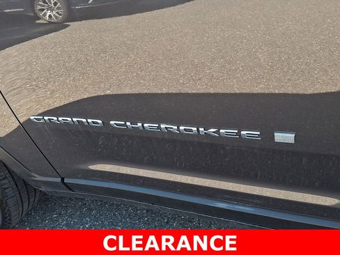 Used 2024 Jeep Grand Cherokee L Limited image 29