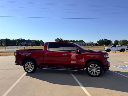 Used 2019 Chevrolet Silverado 1500 High Country w/ Technology Package AWD/4WD image 5