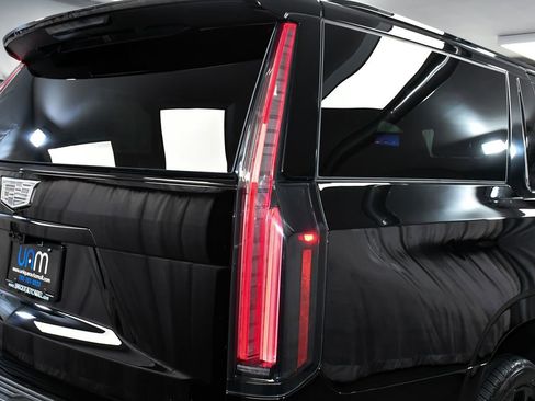 Used 2026 Cadillac Escalade ESV Platinum Sport w/ LPO, ONYX Package AWD/4WD image 90