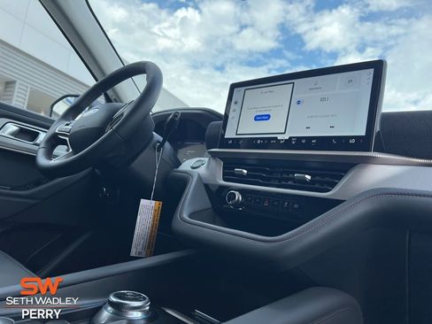 New 2025 Ford Explorer Active w/ Active Comfort Package image 2