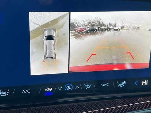 New 2026 Chevrolet Traverse Z71 w/ Enhanced Driving Package AWD/4WD image 17