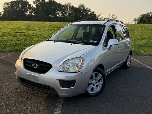 Used 2009 Kia Rondo LX FWD image 2