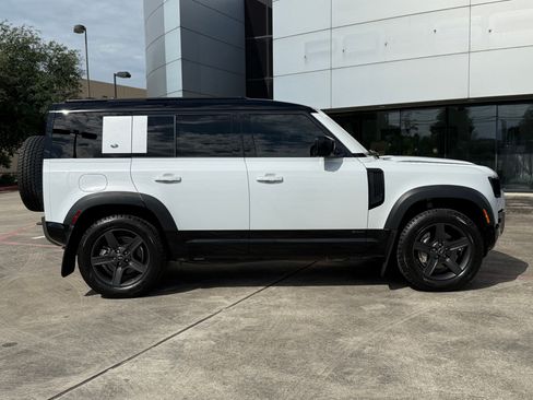 Used 2021 Land Rover Defender 110 X-Dynamic SE AWD/4WD image 8