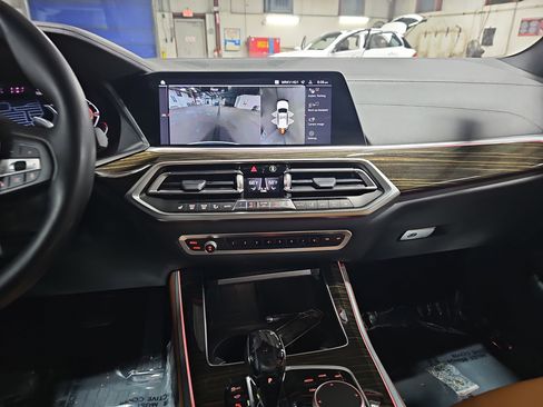 Used 2021 BMW X5 xDrive40i w/ Premium Package image 22