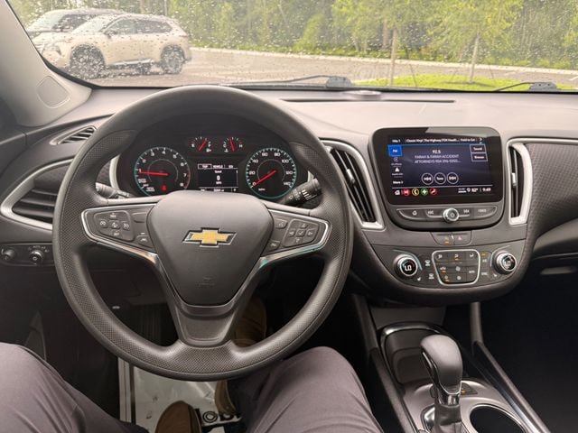 Used 2025 Chevrolet Malibu LT FWD image 5