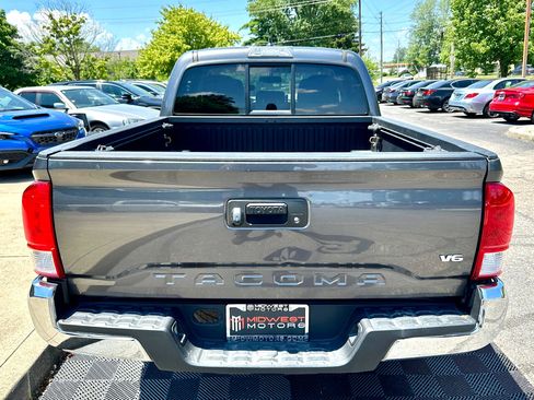 Used 2017 Toyota Tacoma SR5 image 10