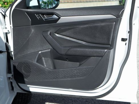 Used 2020 Volkswagen Jetta SE image 38