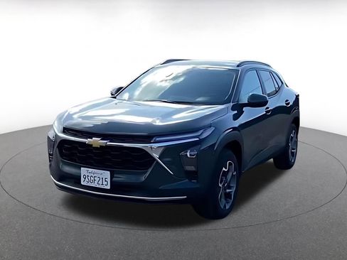 Used 2025 Chevrolet Trax LT image 4