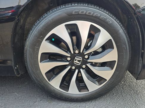 Used 2017 Honda Accord EX-L image 9