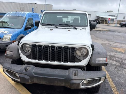 Used 2025 Jeep Gladiator Sport AWD/4WD image 4