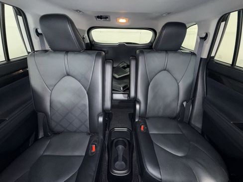 Used 2026 Toyota Highlander Platinum AWD/4WD image 25