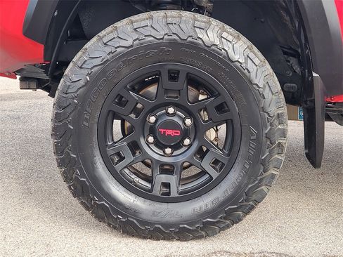 Used 2016 Toyota Tacoma SR image 11