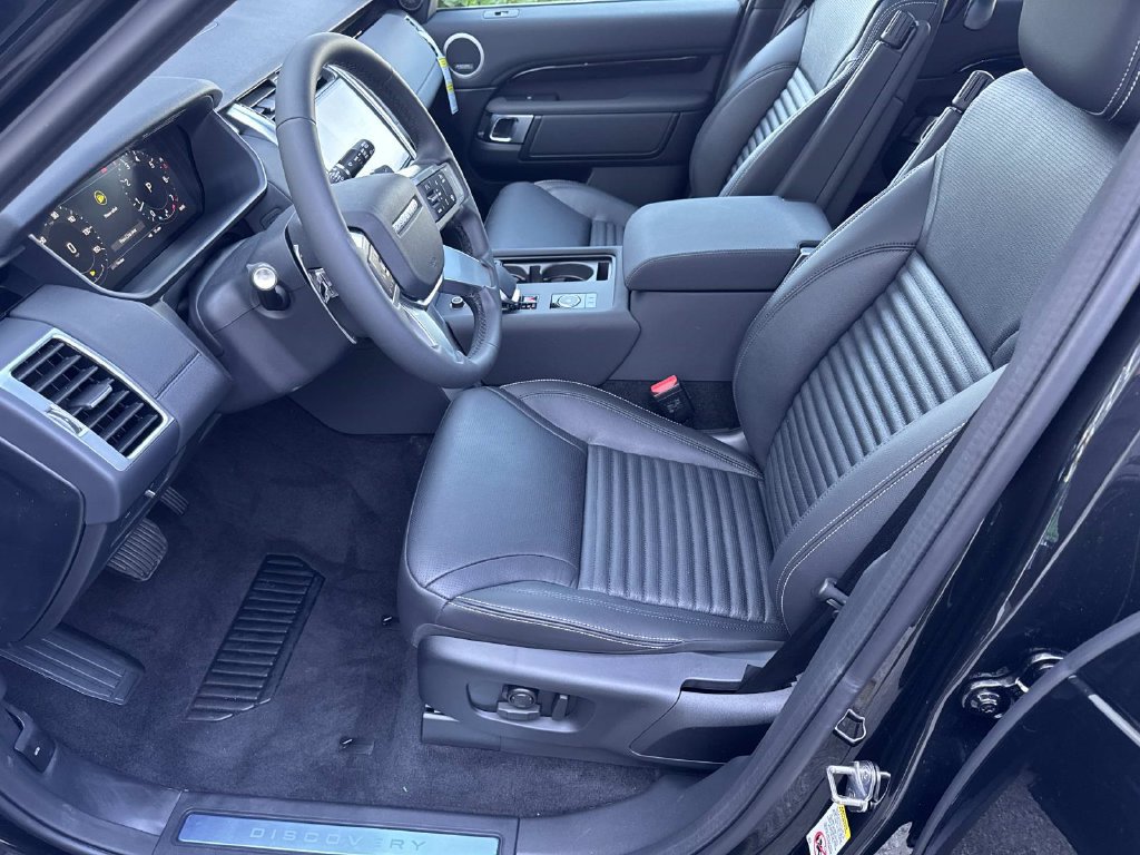 New 2026 Land Rover Discovery S AWD/4WD image 23